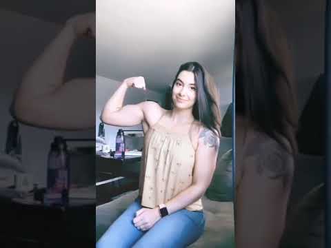 female champ working for mrs olympia| posing #shorts #fitnessguideness