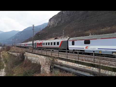 IL SALUTO DELLA E.402B CON IL TRENO RUSSO IN TRANSITO A AVIO. (VR) 17 - 3 - 2018