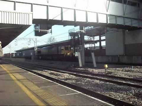 Freightliner 66536 and 70007 at Nuneaton (09/04/2011)
