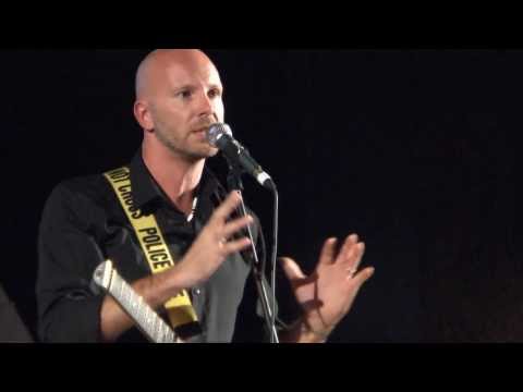 Fabrizio Casalino - divagazioni ironiche sullo stile dei cantautori