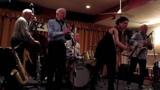 Alice Beavan with Rhythmic Reeds play Cakewalking Babies Back Home.