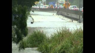 preview picture of video '2011 QLD Floods - North Pine River, Lawnton'