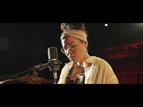 Hanna Sikasa feat. Leopold Mozart Quartett - Up In The Air (Live Session)