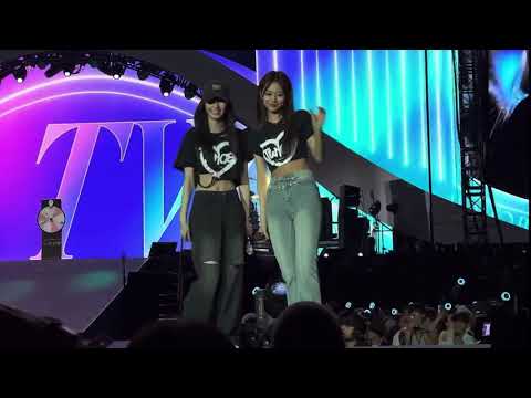 230610 TWICE Sana & Tzuyu (Satzu) making heart @TWICE_5TH_WORLD_TOUR