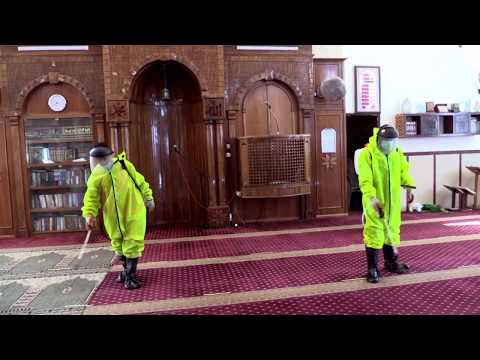 بلدية غزة تنفّذت حملة واسعة لتعقيم المساجد الكبرى في مدينة غزة