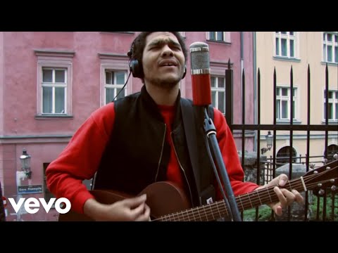 Retro Stefson - Qween (BalconyTV)