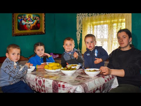 Wie diese starke Mutter 5 Kinder fernab der Zivilisation großzieht!