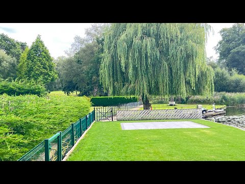 Cheshire, Mere and Knutsford , charity shops and country walk in the beautiful English countryside