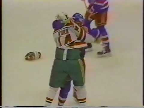 Rudy Poeschek vs Jim Korn