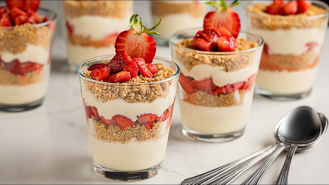 No Bake Strawberry Cheesecake Cups