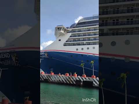 Thumbnail for Carnival Legend en Acapulco.