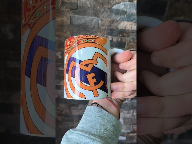Vídeo relacionado con REAL MADRID CF - Taza Lacada Azul, 350 ml, en Caja, Producto Oficial (CyP Brands)
