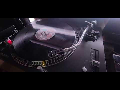 Pioneer DJ XDJ-XZ vs Denon DJ Prime 4 Phono Preamp.