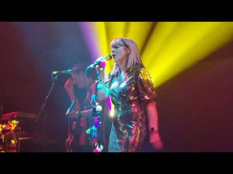 Melys - Chinese Whispers (live at Neuadd Ogwen, Bethesda)