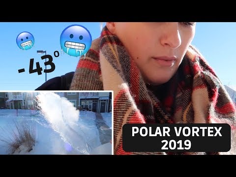 POLAR VORTEX 2019 // BOILING WATER FREEZING IN MID AIR!