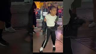 The SMOOTHEST jacket removal ever 👏#michaeljackson