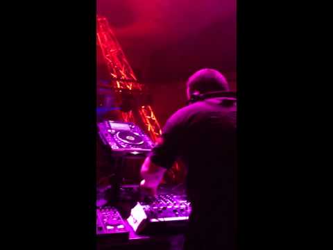 Fred Baker en mode rétro