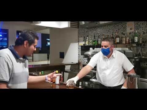 probando licores en cuba ron havana club añejo de 7 años muy rico vale la pena probarlo cayó coco