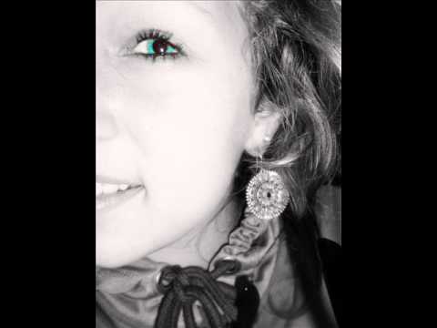 MARIEKE SINGING?! :O