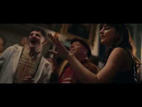 Party scene ‐ The Gentlemen S1E5