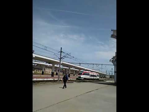 Câteva trenuri în Gara Cluj-Napoca = Some trains in Cluj-Napoca Train Station -25 mai 2022