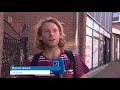 Botanisch stoepkrijten om onkruid te redden