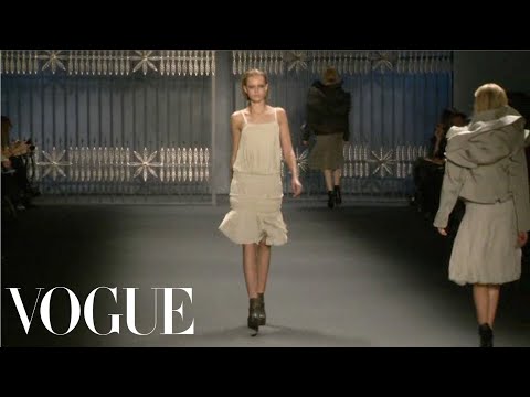 Vera Wang Ready to Wear Fall 2011 Vogue Fashion Week Runway Show