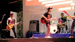 Download lagu QUEEN OF THE NIGHT at TAMAN CAFE JEC mp3