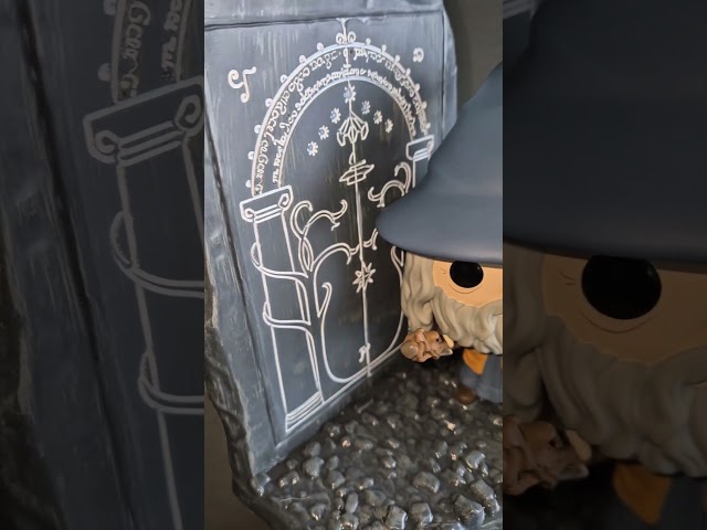 Vídeo relacionado con Funko El Señor de los Anillos Figura Vinilo Gandalf At The Doors of Durin (Pop! Deluxe) 1746 Unisex Pop! Multicolor