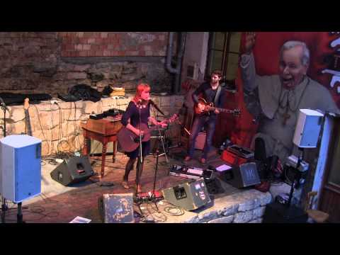 Fee Reega y banda - La Raptora - en directo en JG Stadtmitte in Jena