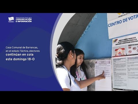 Casa Comunal de Barrancas, en el estado Táchira, electores continúan en cola este domingo 18-O