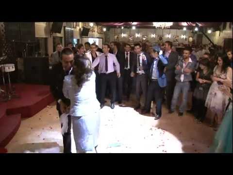 Throwing the Flowers - Firas and Rolania's Wedding