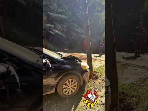 MOTORISTA BATE EM POSTE NA ENTRADA VELHA DE JUQUITIBA
