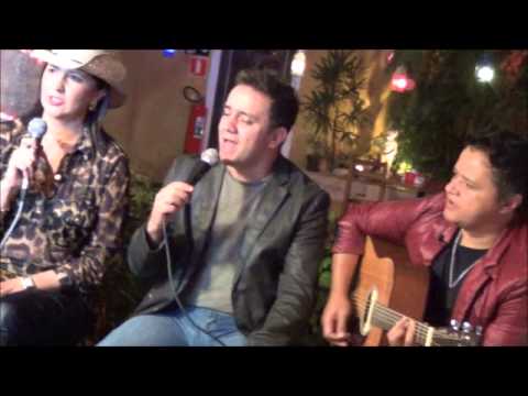 BALTAZAR VIOLEIRO E MARTINHO CANTANDO COM OS AMIGOS   PORTA DO MUNDO