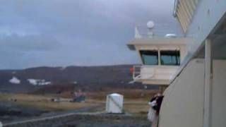 preview picture of video 'MS Finnmarken miting MS Norkapp in Berlevåg'
