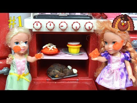 Anna and Elsa Toddlers Thanksgiving Day 🎉 Cooking the Turkey #1  🍗Dolls - Ep. 90 - Toys In Action