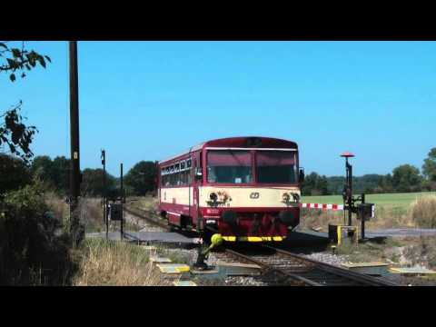 ČD 810 039 u mechanických závorám ve Smidarech  31.8.2015