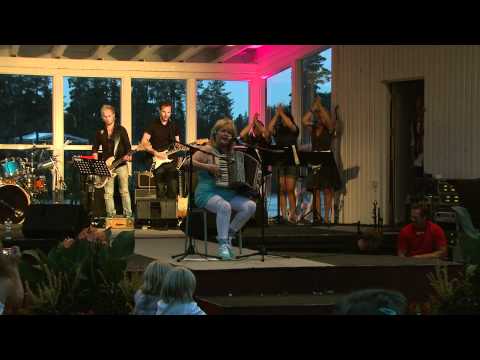 Kikki Danielsson - Cowboy yoddle song - Allsång i Storebro 2010.mpg