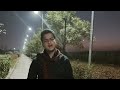 chaman me.n kaa.nTo.n kii gul ko chubhan sulaatii hai