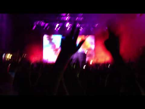 Kaskade Angel on my shoulder vs Kelly clarkson what doesn't