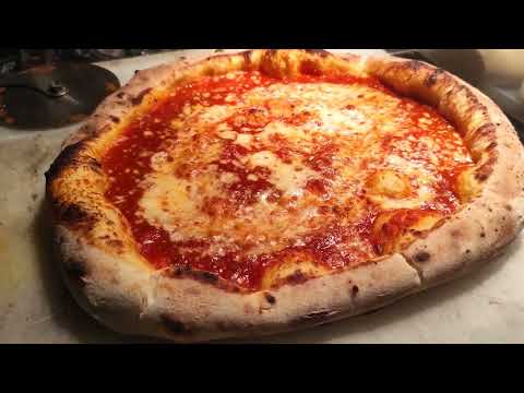 Baking pizza in an Aurora 90 oven in a restaurant in Bali