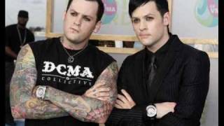 GOOD CHARLOTTE-EMOTIONLESS
