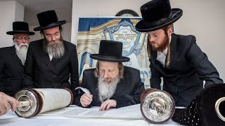 מעמד כתיבת אותיות בצפת עם האדמו"ר מדז'יקוב ויז'ניץ | Torah Letter Writing in Safed Vizhnitz