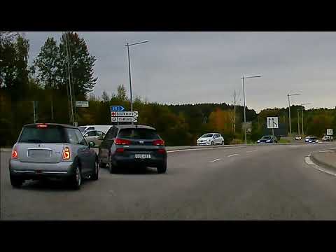 Overtaking at the roundabout