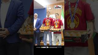 Vídeo: Gavi e Fabián Ruiz ganham tomates após título da Copa do Mundo