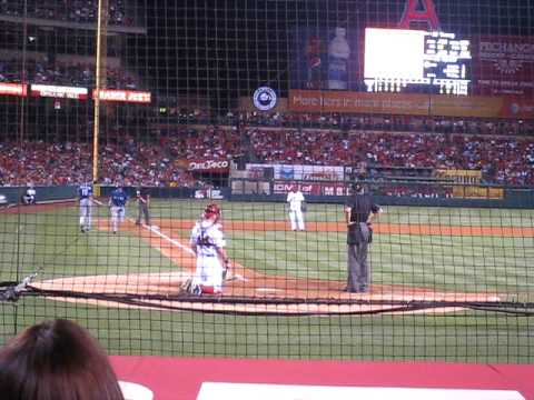 Omar Vizquel hits a home run vs the Angels, 8/7/2009