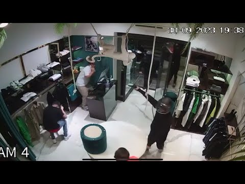 Pistola alla tempia per rubare un rolex: il video diventa virale