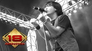 Download lagu Ari Lasso - Misteri Illahi (Live Konser Pamekasan Madura 5 November 2005) mp3