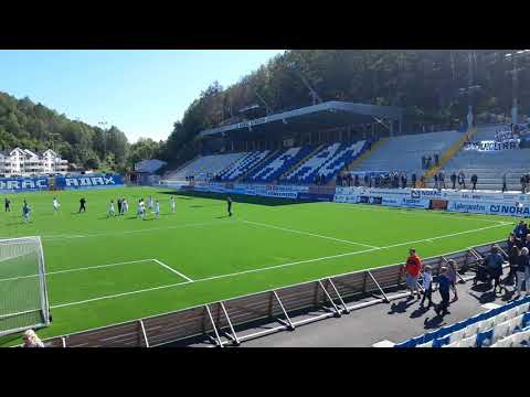 Arendal Fotball spillerne feirer 2-0 seier mot Levanger FK 10. Juni 2019