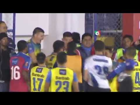 Video: Antifútbol Fisioterapista de Xelajú y jugador de Cobán se van a los golpes